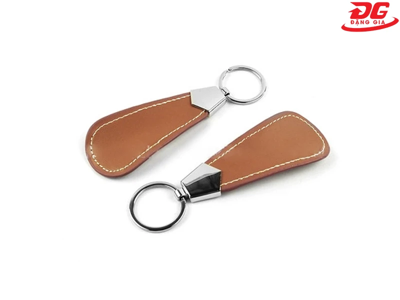 Dụng cụ đón gót giày nhỏ gọn, dễ mang theo