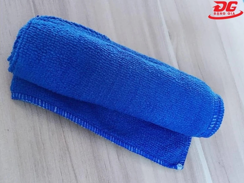 Khăn lau sạch giày