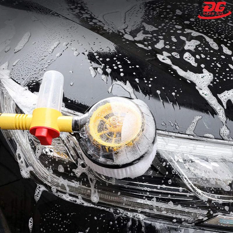 Hóa chất tẩy rửa tự tạo bọt sau khi đổ vào cốc đựng