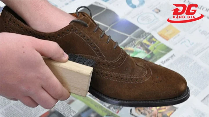 Bàn chải đánh giày da lộn có giá thành rẻ