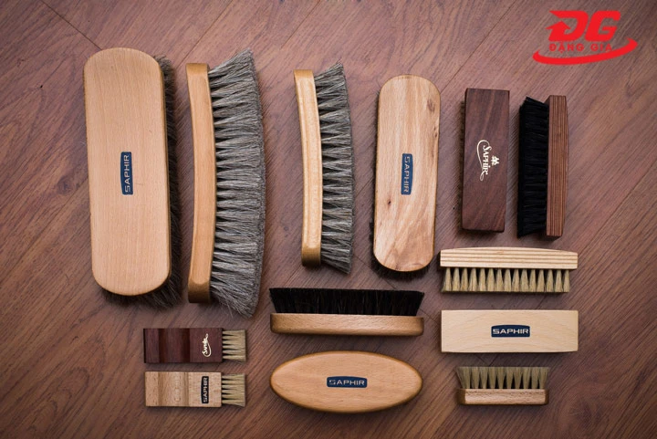 Bàn chải đánh giày không thể thiếu trong quy trình vệ sinh giày