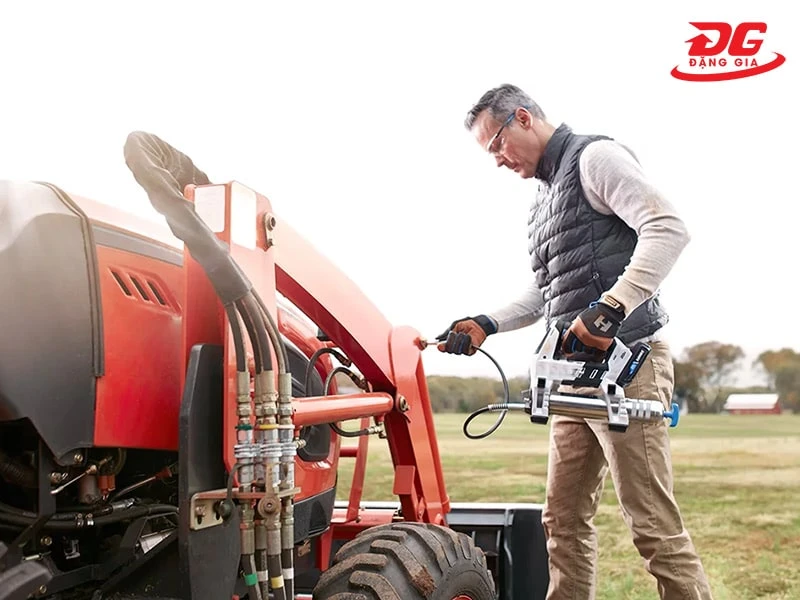 Máy bơm mỡ dùng pin bôi trơn chi tiết máy móc