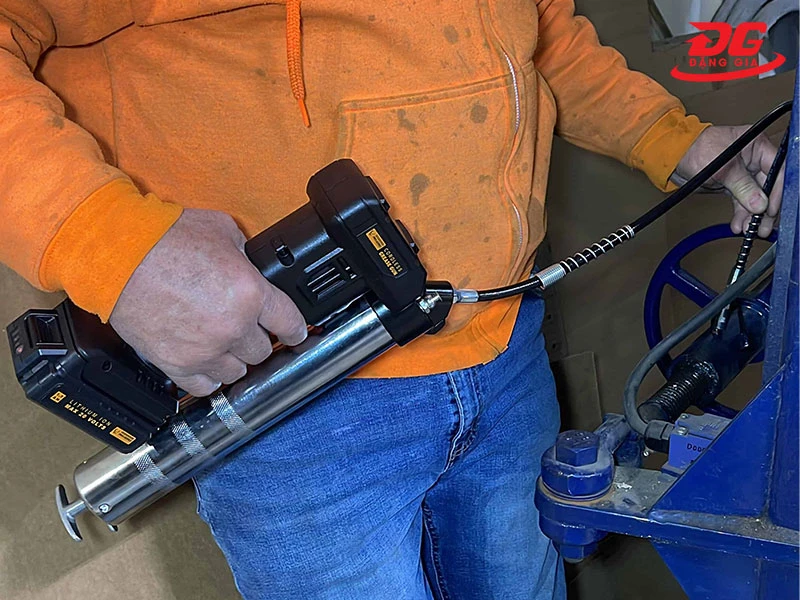 Máy bơm mỡ bằng pin hạn chế thời gian sử dụng