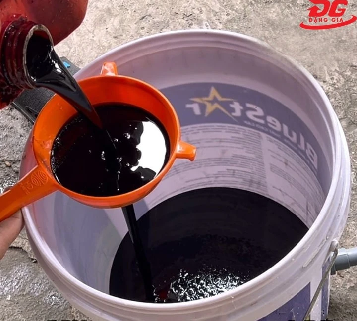 Thu mua dầu nhớt thải để tái sinh và bảo vệ môi trường