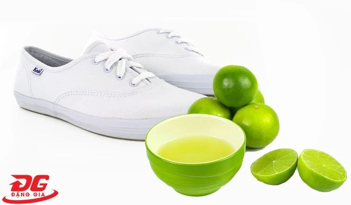 Sử dụng chanh tươi để vệ sinh giày bị ố vàng