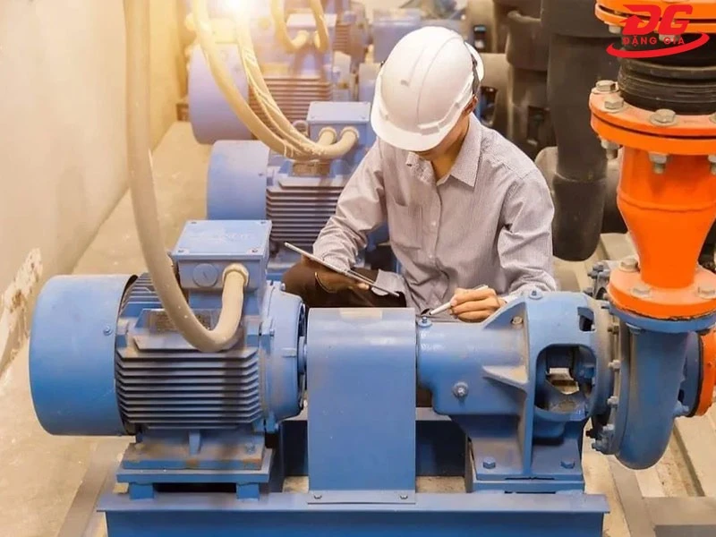 Kiểm tra, vệ sinh, bảo dưỡng hệ thống bơm nước của chiller