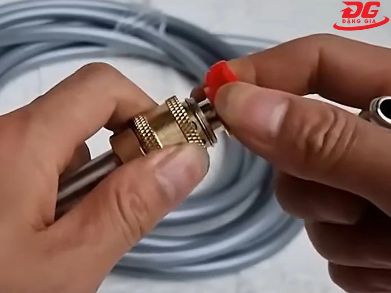 Lắp béc phun để sử dụng