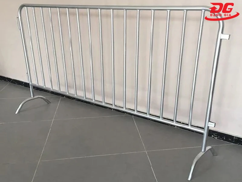 Khả năng cách nhiệt của rào chắn bằng sắt tương đối kém