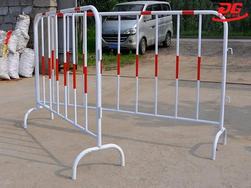 Rào chắn sắt giúp phân làn giao thông