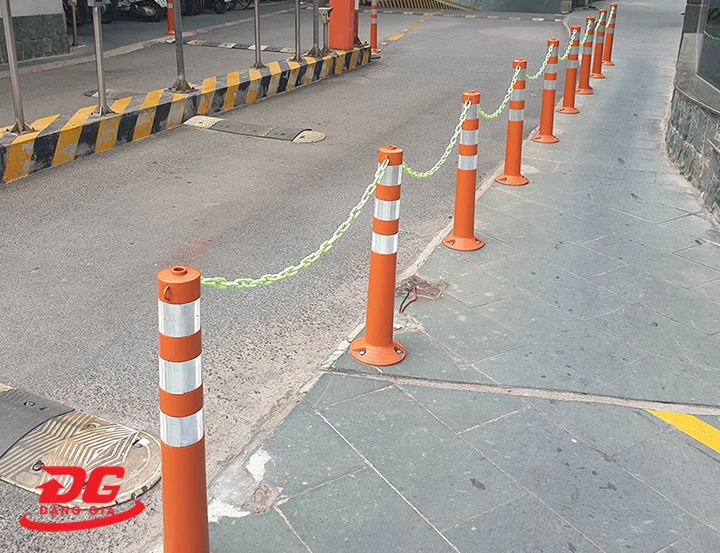 Hàng rào chắn giao thông thanh nối cọc tiêu