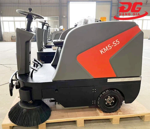 Xe quét rác ngồi lái Kumisai KMS-S5 6