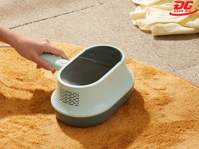 máy hút bụi làm sạch sofa
