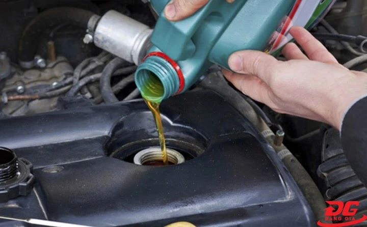 Thay dầu cho máy rửa xe mini định kỳ