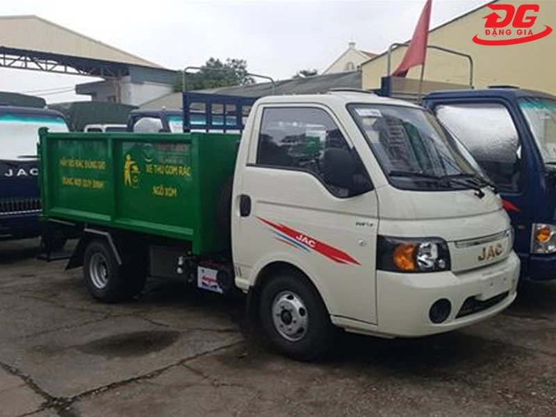 Xe chở rác 3 khối thu gom rác ngõ xóm Jac X125