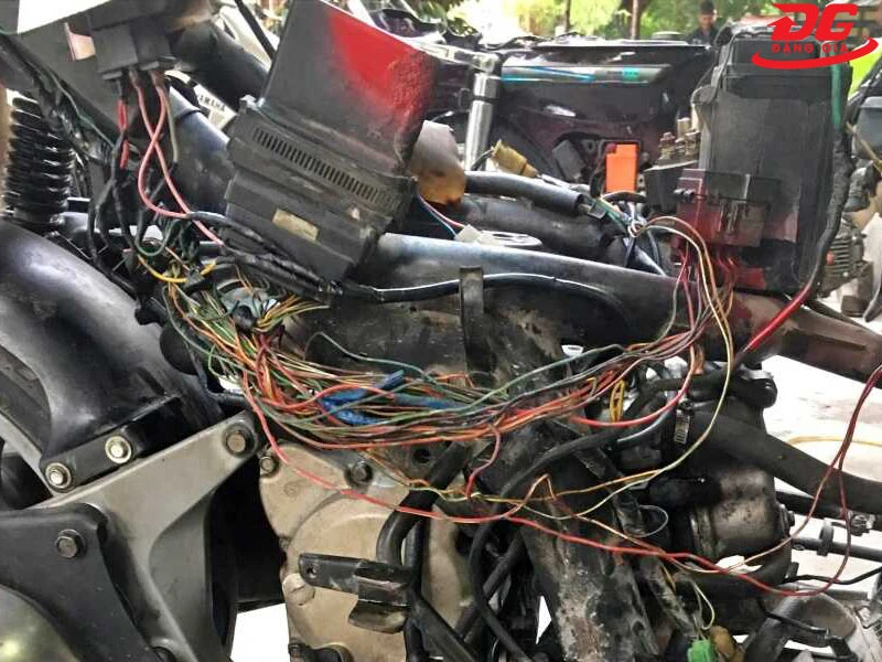 Xe máy bị vô nước làm hỏng hệ thống điện