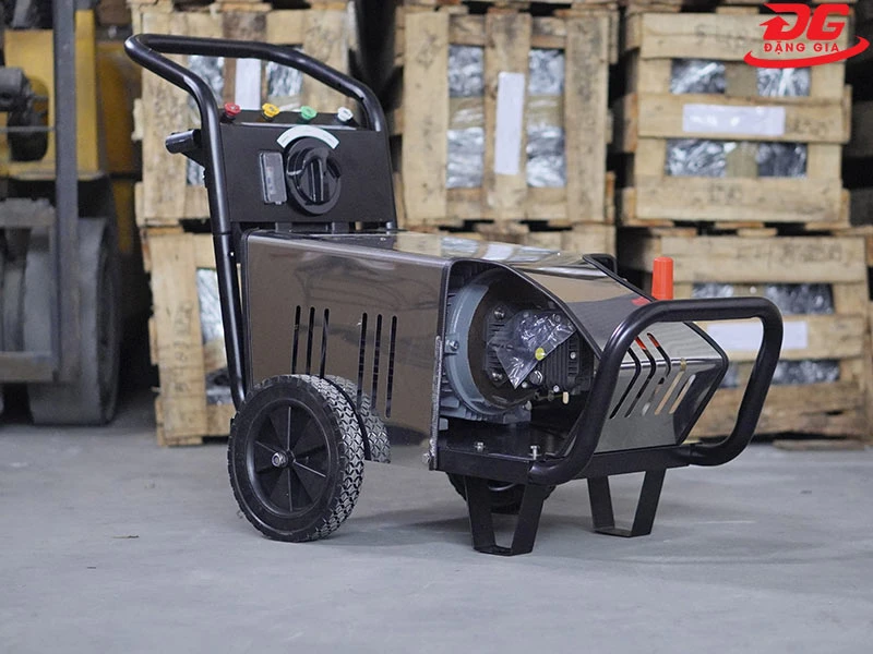 Máy rửa xe chuyên dụng Kumisai