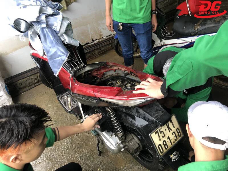 Chi phí sửa xe tay ga bị vô nước bao nhiêu