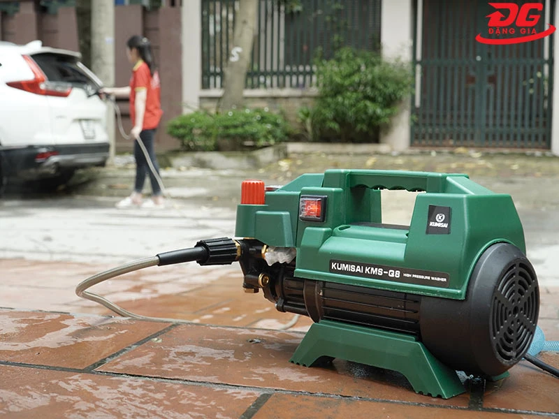 Máy bơm rửa xe mini chuyên dụng dùng trong gia đình