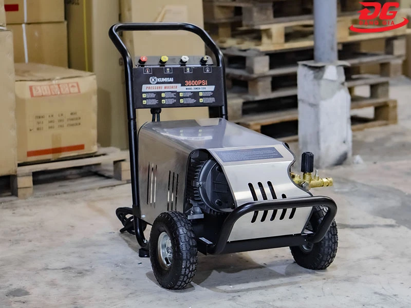 Máy rửa xe cao áp dùng tại các tiệm rửa xe chuyên nghiệp