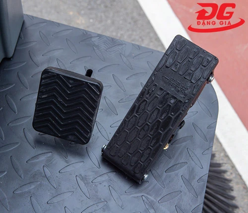 Xe quét rác ngồi lái Kumisai KMS-1250E 7