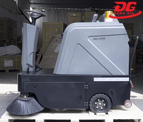 Xe quét rác ngồi lái Kumisai KMS-1250E 3