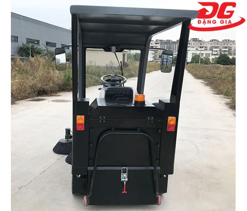 Xe quét rác ngồi lái Kumisai KMS-1800E 4