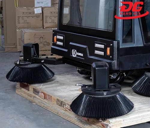 Xe quét rác ngồi lái Kumisai KMS-S12 4