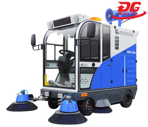 Hình ảnh sản phẩm Xe quét rác ngồi lái Kumisai KMS 2000