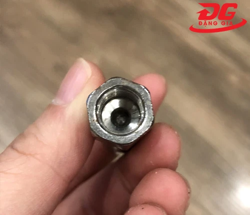 Vú bơm mỡ đầu bằng 4