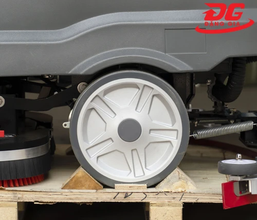 Máy chà sàn ngồi lái Kumisai KMS 138 5