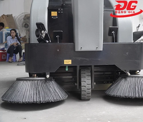 Chổi phụ xe quét rác Kumisai KMS 1350E 4