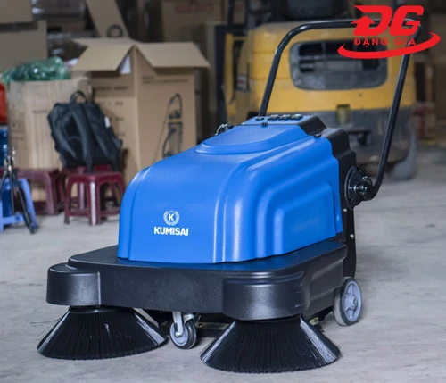 Máy quét rác đẩy tay chạy ắc quy Kumisai KMS 690 3