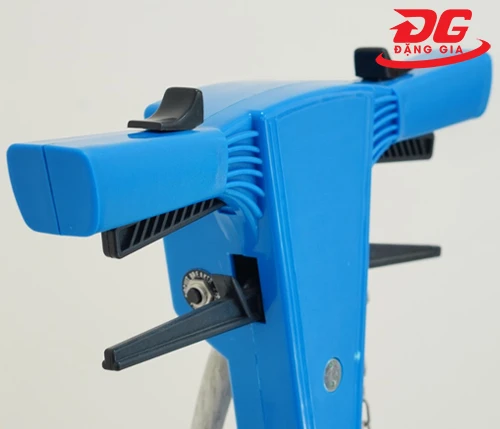 Máy chà sàn giặt thảm BF522 3