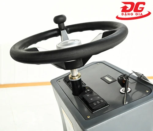 Xe quét rác ngồi lái Kumisai KMS 160E 4