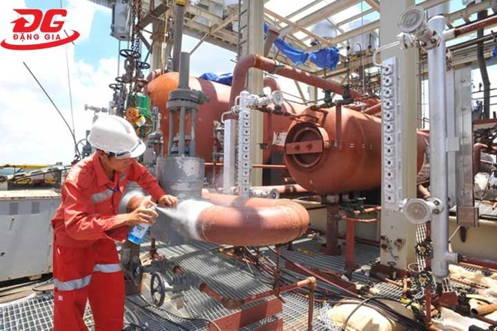 Top 5 hoá chất tẩy dầu mỡ công nghiệp tốt nhất hiện nay