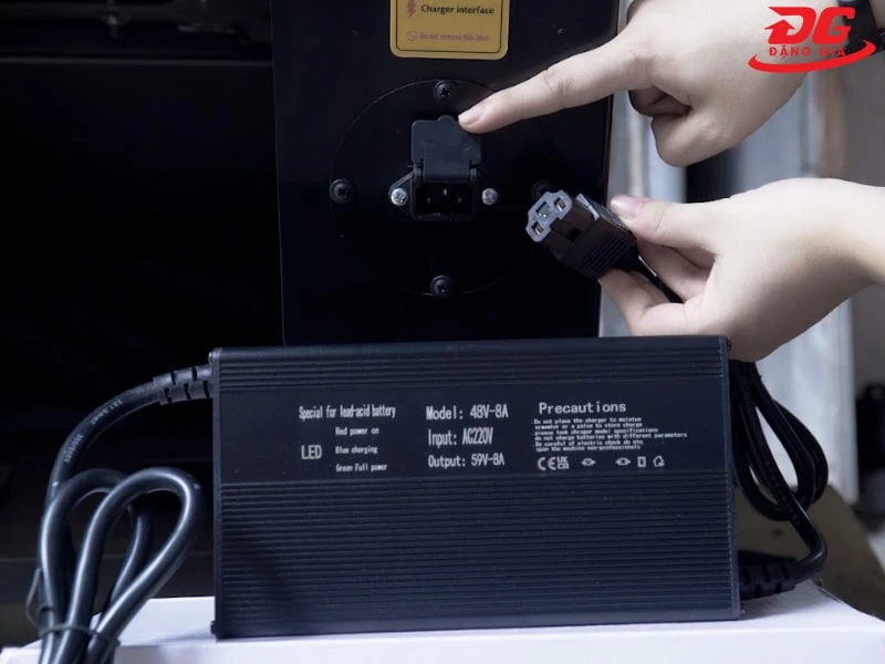 Sạc acquy xe quét rác Kumisai KMS-1400E