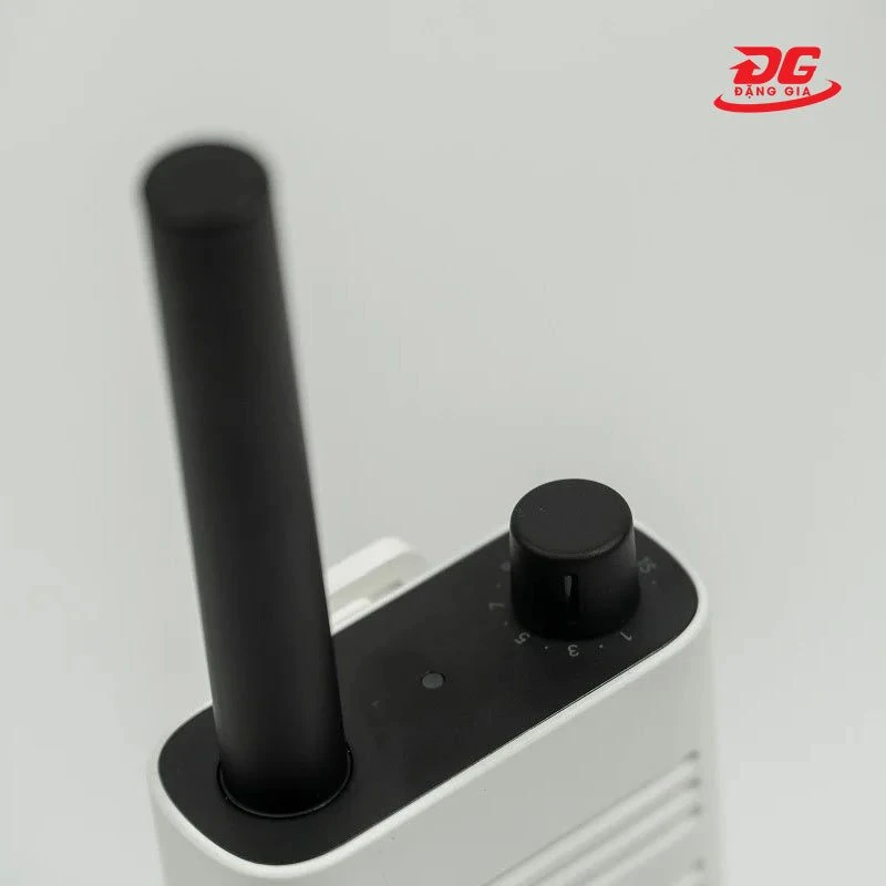 Anten và núm điều chỉnh tần số