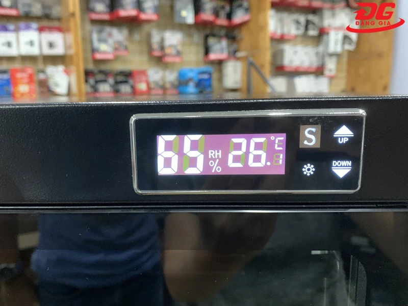 bảng điều khiển tủ chống ẩm Dry Cabi DHC-40XL