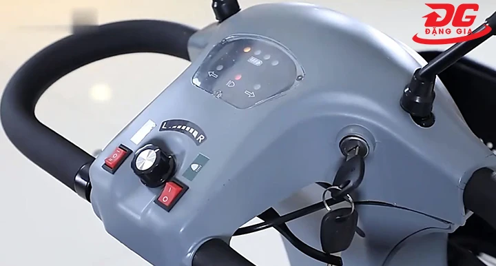 Bảng điều khiển xe lau sàn Kumisai KMS-85