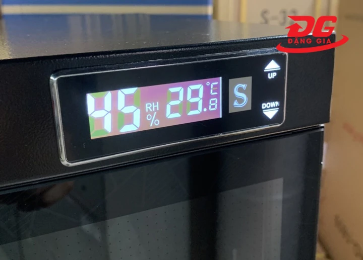 Bảng hiển thị thông số và điều chỉnh độ ẩm