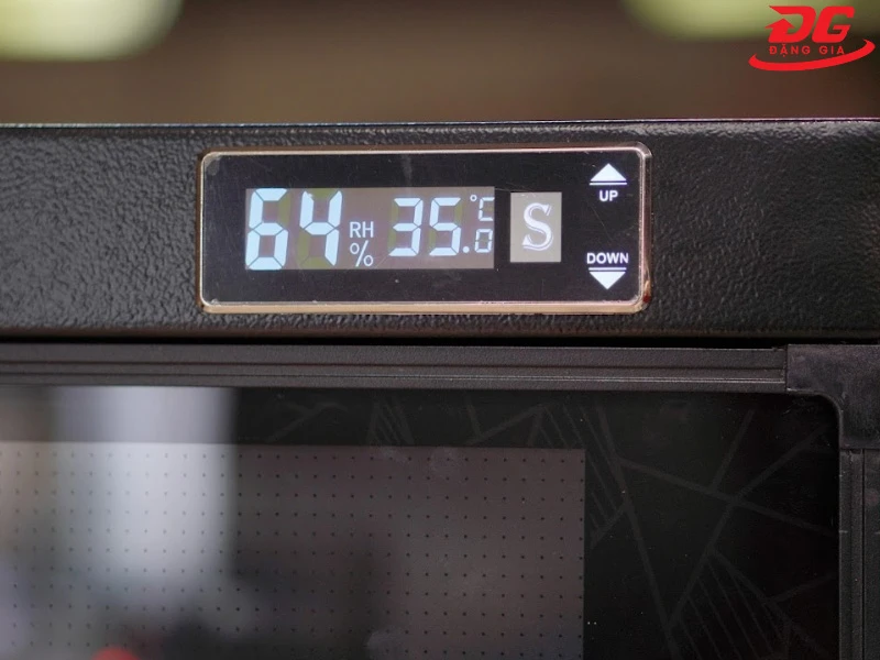 Bảng hiển thị thông số và nút bấm cảm ứng