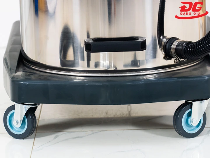 máy hút bụi Kumisai KMS 70A di chuyển linh hoạt