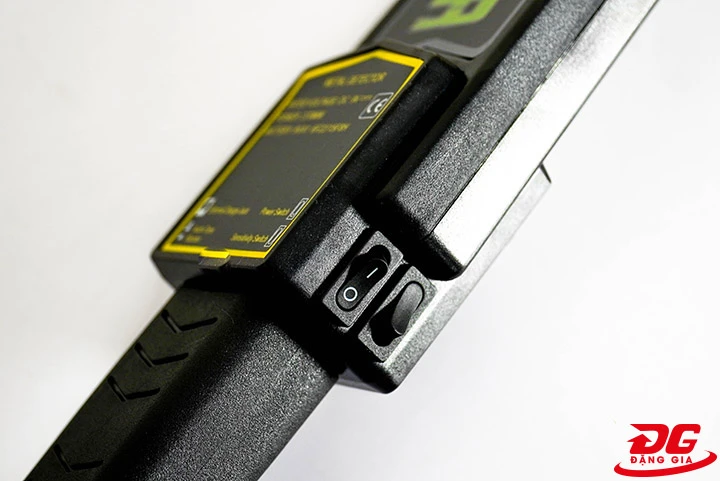 giá máy dò kim loại cầm tay