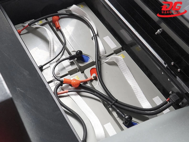 Bình ác quy của Xe quét rác công nghiệp Palada PD 1600W