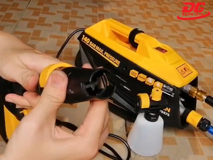 Bình bọt máy rửa xe Tolsen