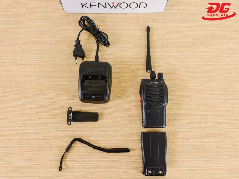 Trọn bộ máy bộ đàm Kenwood TK 608 đang được phân phối tại điện máy Đặng Gia