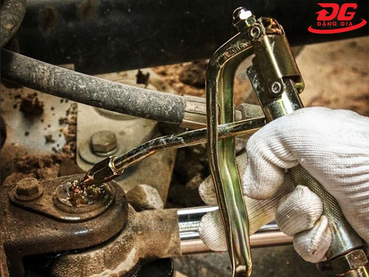 bơm mỡ chính xác