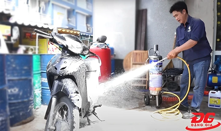 Cách sử dụng bình tạo bọt tuyết công nghiệp