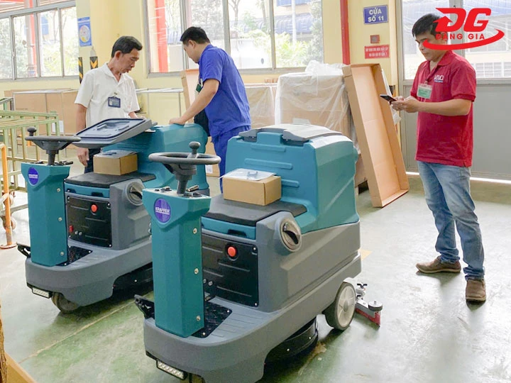 Cách sử dụng máy chà sàn ngồi lái