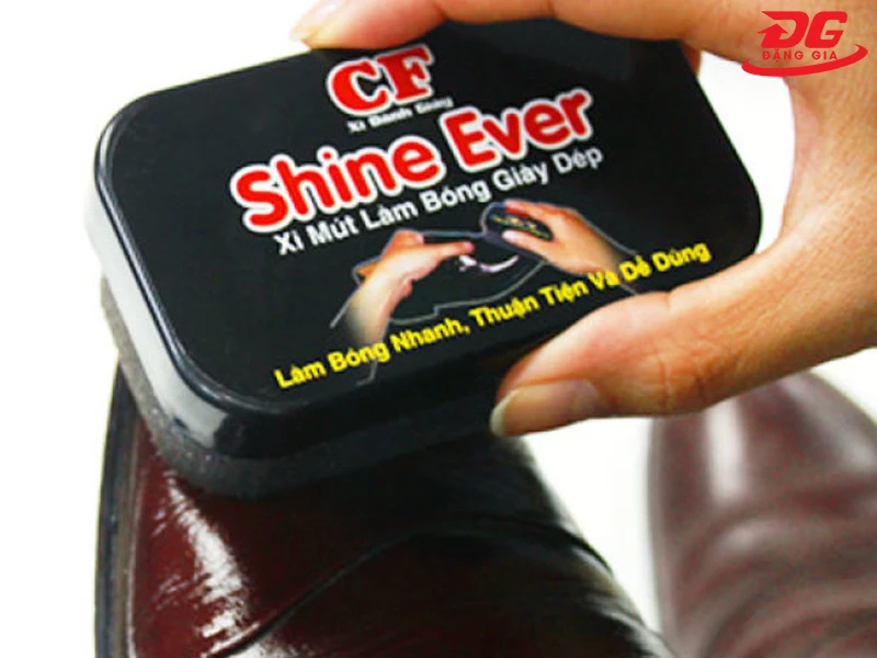 Cách dùng xi mút đánh giày Shine Ever vô cùng đơn giản và nhanh chóng